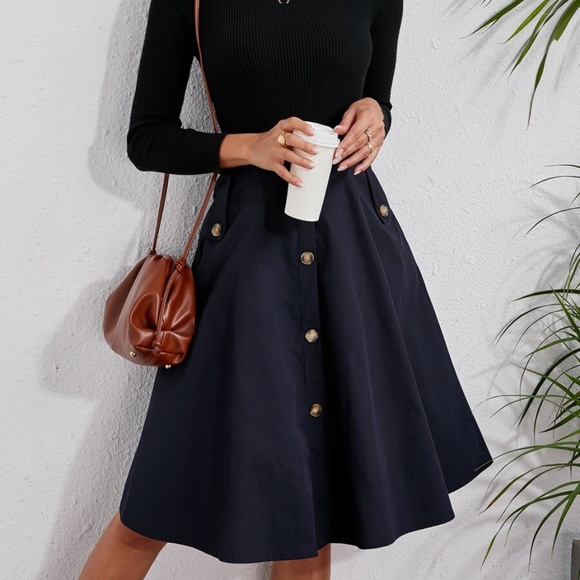 Classic Button Detail Pocket Flared Midi Skirt - Picture 8 of 14